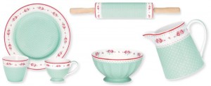 Stoneware im Design "Sandy Mint" - Plate, Teacup, Latte Cup, French Bowl, Jug und Rolling Pin (Quelle: Greengate.dk) Teller, Teetasse, Becher, Schüssel, Kanne und Nudelholz gibt es im Design "Sandy Mint" aus der Herbst- Winter-Kollektion 2012 von Greengate.