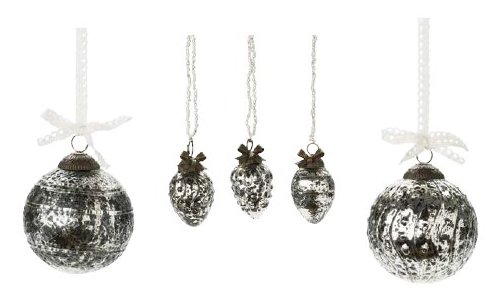 Von links nach rechts: 1. Lisbeth-Dahl Weihnachtskugel Ornament Antik Grau 8 cm (XM00350); 2. Lisbeth-Dahl Weihnachtsschmuck Ornament mit Perlenkette Antik Silber 3er-Set 4cm (XM00348); 3. Lisbeth-Dahl Weihnachtskugel Ornament Antik Grau mit Punkten 8 cm (XM00352)