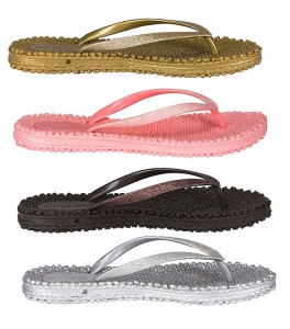 Flip-Flops in Gold, Grapefruit, Prune und Silver