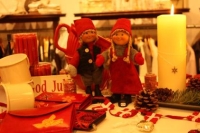 Weihnachtsdekoration im Mit lille Danmark mit dänischen Wohnaccessoires und Schmuck von Lisbeth Dahl und Ib Laursen. Weihnachtsdekoration