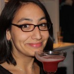 Maggie beschließt den überaus erfolgreichen Cocktail-Abend mit einem Cocktail - wie sonst.