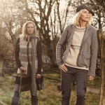 Rechts: Mailill knit blouse (1-2007), Myrthel jacket (4-2131), Marlea trousers (6-2081), Morgana cap (9-2112), Maj boots (9-2056)