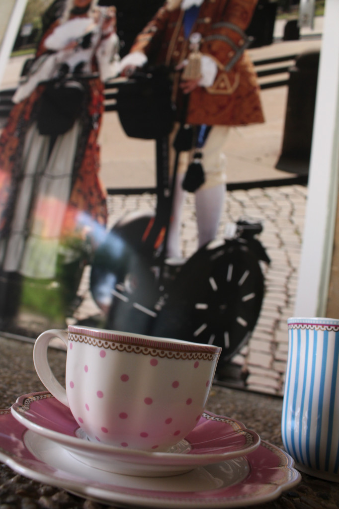 Woche 2 - Bild 5: Kaffeetasse und Kaffeebecher von Lisbeth Dahl